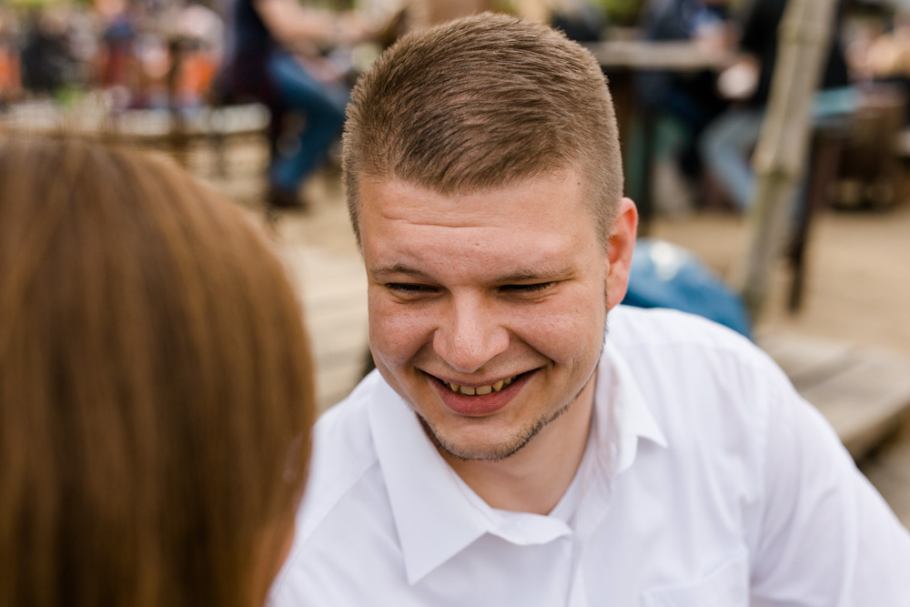 Lovestory Shooting im Beachclub, Herzblut und S-Bahnhof!